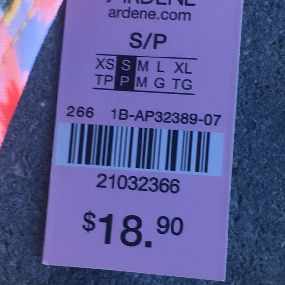 NWT bikini top from Ardene - Picture 8 of 8